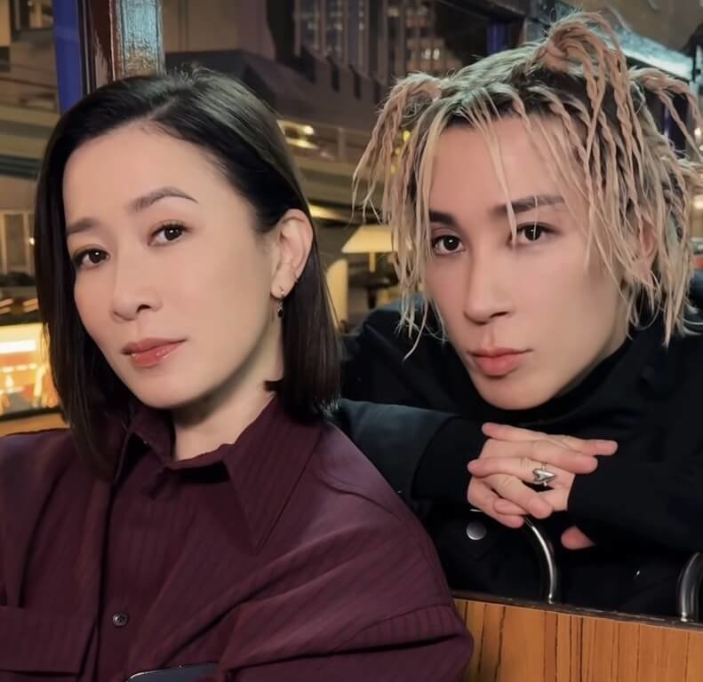 香港歌手馬天佑(右)推出新歌「我們什麼都不是」,特別邀請160名歌手輪番翻唱,包含台灣歌手林宥嘉、羅志祥等,連香港視后佘詩曼(左)也獻聲助陣。(Fame Glory提供) 中央社記者陳怡璇傳真 114年6月8日