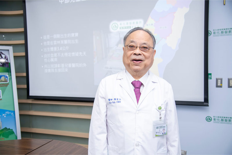 1名女嬰出生後因呼吸急促、血氧偏低,從雲林轉到彰基醫院,彰基兒童醫院院長陳家玉(圖)9日指出,院方查出女嬰患有罕見的「完全型大動脈轉位合併多重心臟結構異常」,團隊施行大動脈轉位矯正手術救回性命,經過1個多月細心照護,女嬰體重增加、順利出院。(彰基提供)中央社記者吳哲豪傳真 114年6月9日