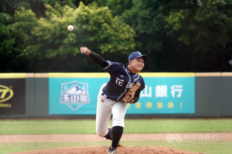114年玉山盃全國青棒錦標賽花蓮縣高一投手李承洲(圖)9日比賽在7局下面對滿壘危機,連抓3個出局數沒有失分,替球隊守住勝利,以3比2擊敗宜蘭縣。中央社記者謝靜雯攝 114年6月9日