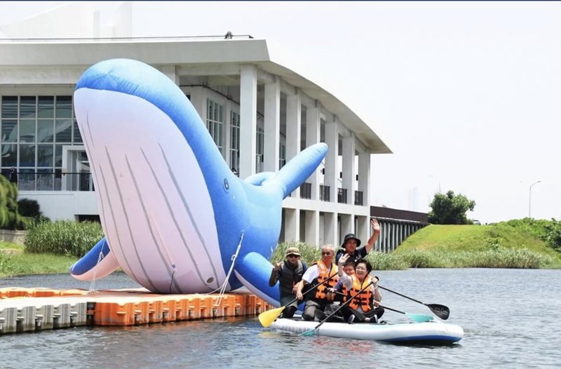 彰化縣政府7月5日至8月10日,每逢週六日將舉辦「彰濱~海FUN一夏」慶安水樂園活動,今年安排SUP立式划槳、獨木舟、水上自行車等,不同年齡層在水樂園可找到不同玩法。圖為2024年活動情形。(彰縣府提供)中央社記者吳哲豪傳真 114年6月9日