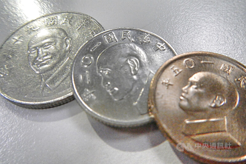 圖為目前流通的新台幣硬幣10元、5元及1元。(中央社檔案照片)