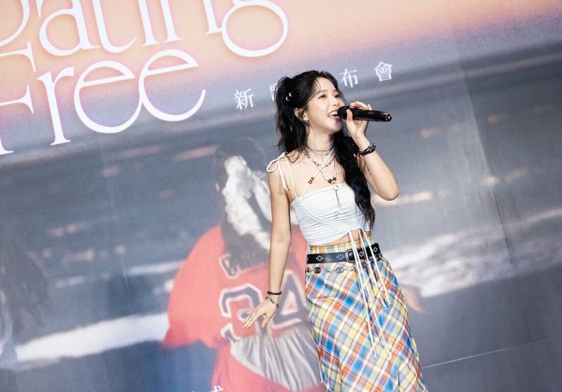韓國女團MAMAMOO成員頌樂(圖)首支中文單曲Floating Free即將發行,她為此學習中文約半年,10日記者會上也全程使用中文分享心得。(種子音樂&RBW提供) 中央社記者陳怡璇傳真 114年6月10日