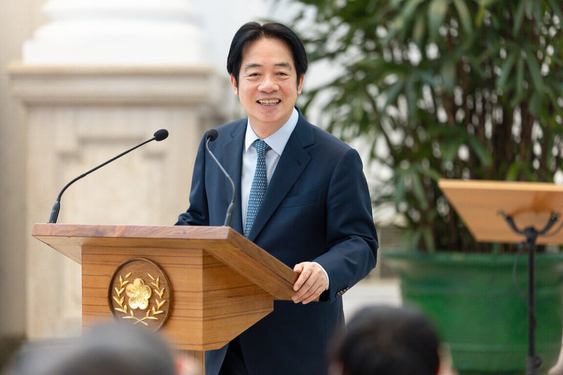 總統賴清德10日在總統府接見台灣原聲童聲合唱團,他首先欣賞合唱團的表演,隨後致詞感謝團員們一早下飛機,特別到總統府快閃演出。(總統府提供)中央社記者葉素萍傳真 114年6月10日