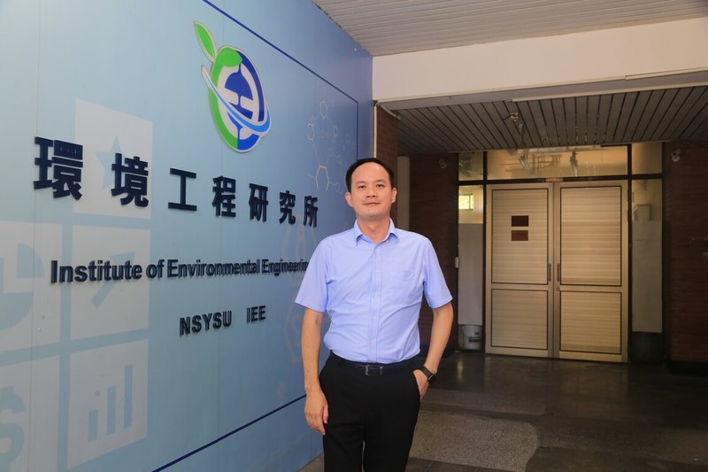 國立中山大學環境工程研究所特聘教授、新興汙染物研究中心主任林淵淙(圖)以綠色能源與節能技術、廢棄物減量與再利用、空氣污染防治的專長,獲中國工程師學會114年度「傑出工程教授獎」。(中山大學提供)中央社記者林巧璉傳真 114年6月11日