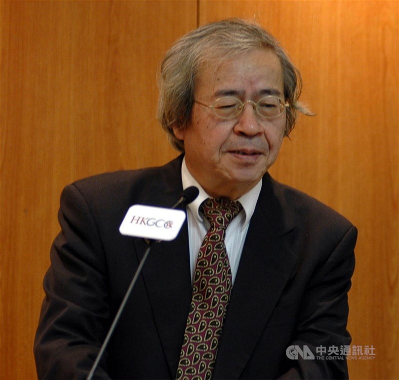 資深媒體人、政治評論家,同時也是作家、詩人的南方朔(圖)(本名王杏慶)9日過世,享壽78歲,文化部長李遠表示,南方朔是一個身體力行、追根究底、不趨炎附勢、非常進步的知識份子典範,永遠令人懷念。(中央社檔案照片)