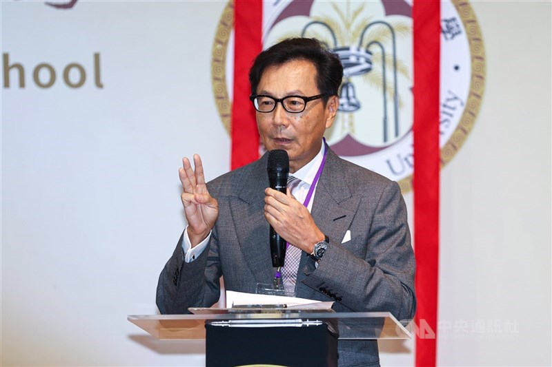 市場關注美中貿易談判進展與影響，富邦集團董事長蔡明忠表示，美中談判好比2隻大象在小房間角力，當然會引起動盪。（中央社檔案照片）