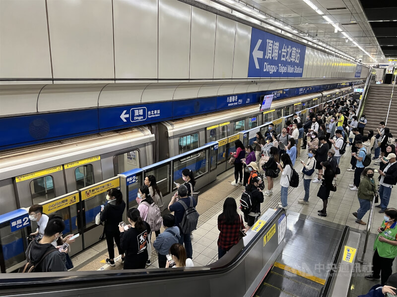 花東地區發生地震,台北捷運啟動慢速巡軌行駛,淡水信義線、松山新店線、中和新蘆線及板南線列車均有延誤。(中央社檔案照片)