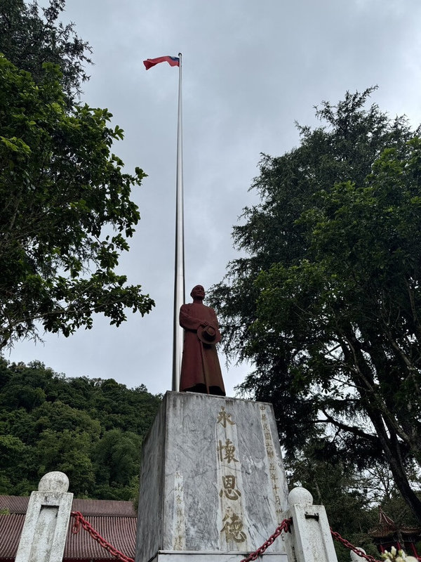 台中梨山賓館前蔣中正銅像因參山處改造裝置藝術擬遷往館內,台中市長盧秀燕11日在市議會答詢時表示,歷史就是歷史,呼籲回歸民意,將此案打住。(梨山賓館提供)中央社記者郝雪卿傳真 114年6月11日