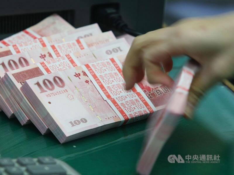 圖為新台幣。(中央社檔案照片)