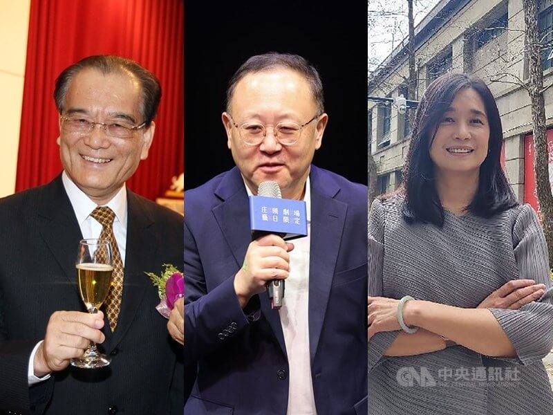 交通部長陳世凱11日召開記者會宣布,行政院政務委員史哲(中)出任台灣高鐵董事長,現任高鐵董事長鄭光遠(左)轉任台鐵董事長,前松山文創園區總監陳玉秀(右)接任觀光署長。(中央社檔案照片)