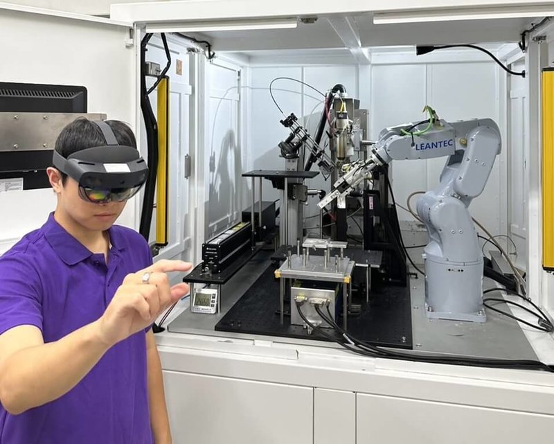國立清華大學團隊所研發的「雷射低碳製造技術」結合AI與虛擬實境,能遠端遙控機械手臂製作。(清大提供)中央社記者魯鋼駿傳真 114年6月11日