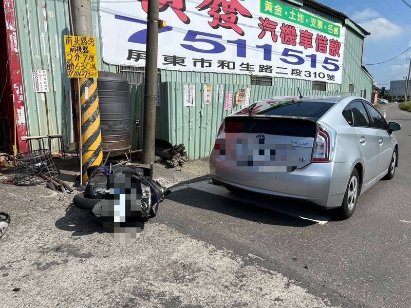 22歲曹姓男大生11日騎乘機車行經屏東縣萬丹鄉大昌路與大圳路口時,與49歲黃姓女子駕駛的汽車發生碰撞,曹姓男大生送醫不治。(警方提供)中央社記者李卉婷傳真 114年6月12日