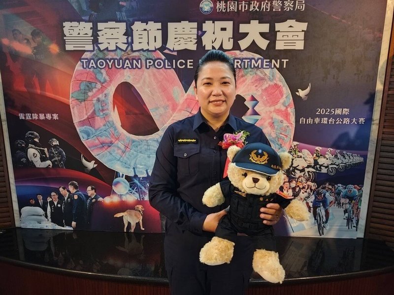 警政署12日上午舉行「114年警察節慶祝大會」,今年的全國模範警察有2名外勤女警獲肯定,包含桃園市警察局偵查佐張玉芬(圖),代表女性在警察職場同樣有著傑出表現。(警方提供)中央社記者葉臻傳真 114年6月12日