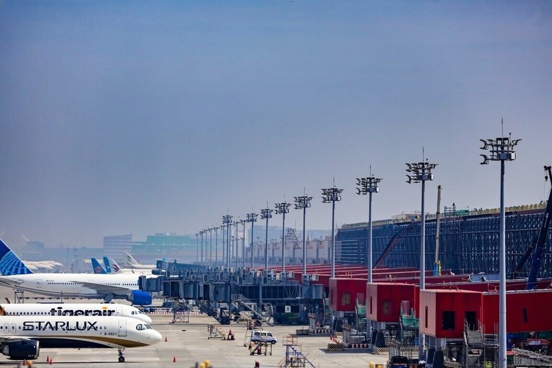 桃園機場公司12日說明,北登機廊廳預計9月完工,但還需軟硬體測試,力拚114年底前全數開放。(桃機提供)中央社記者余曉涵傳真 114年6月12日