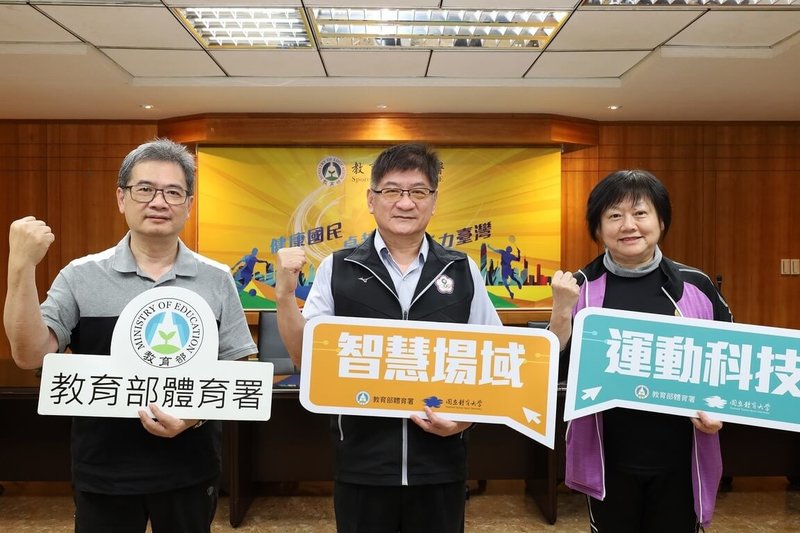 體育署推動「運動科技場域實證計畫」，在科技棒球部分將攜手中職味全龍隊於天母球場導入國內自主開發的棒球智慧追蹤系統，體育署副署長洪志昌（中）12日表示，會持續爭取115年國科會科技預算支持推動「國球國造–棒球運動科技場域淬鍊計畫」。（體育署提供）中央社記者黎建忠傳真  114年6月12日