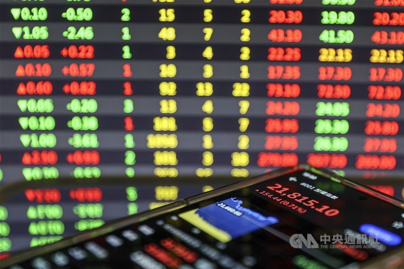 圖為台北股市。 (中央社檔案照片)