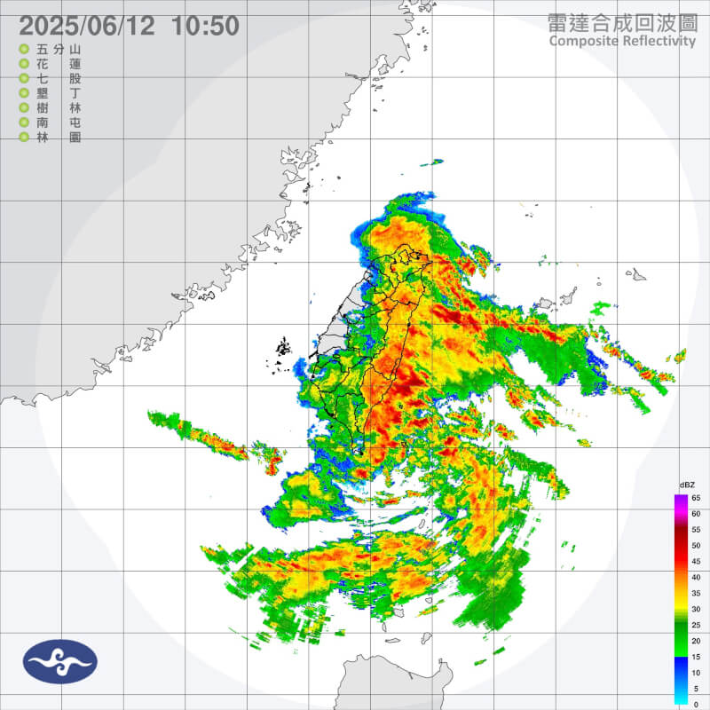 氣象署12日發布大雨特報,東半部(含蘭嶼、綠島)及屏東地區防大雨。(圖取自氣象署網頁)