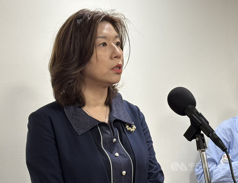 立法院社會福利及衛生環境委員會12日舉行病人自主權利法修法公聽會,衛福部政務次長林靜儀(圖)在會前受訪,她談及預立醫療簽署率改善問題。中央社記者郭建伸攝 114年6月12日