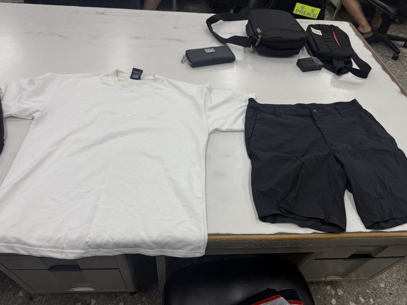 台中市北屯區11日發生搶奪案,蔡姓男子頭戴安全帽搶奪另人現金逃逸離去,警方追查逮人後發現,蔡男犯案後還將淺色褲子換成黑色短褲。(民眾提供)中央社記者趙麗妍傳真 114年6月13日