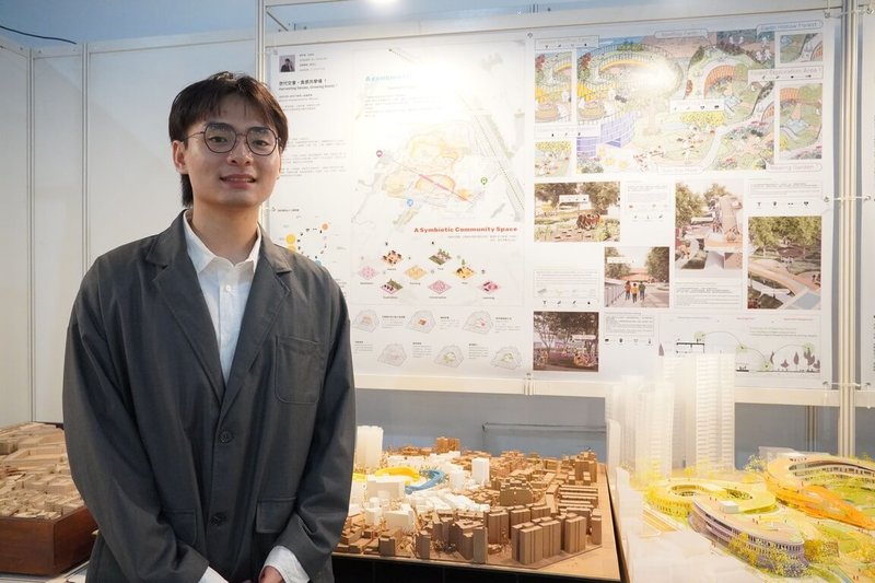 台灣科技大學建築系13日起舉辦畢業展,學生吳聖威(圖)在作品「世代交會.食感共學場!」中,提出以感官體驗為重點,融合三代共學的校園提案。(台科大提供)中央社記者陳至中台北傳真 114年6月13日