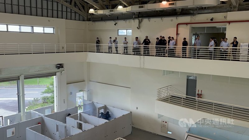 總統賴清德13日上午至桃園市新屋區視導內政部警政署反恐訓練中心,觀看特勤人員模擬在建築物內部排除威脅、解救人質。中央社記者葉臻攝 114年6月13日