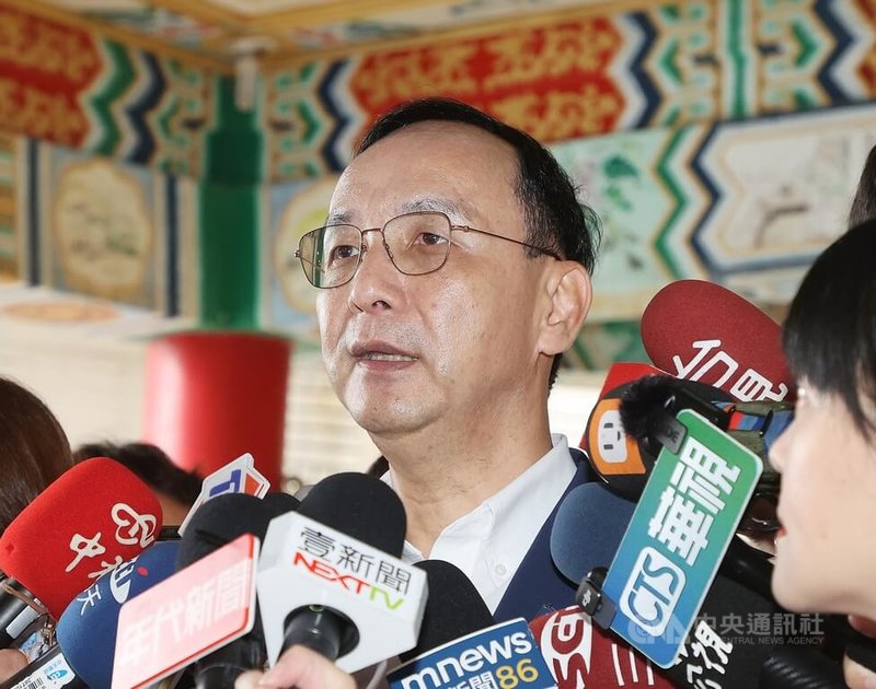 總統府將邀請在野黨領袖進行國安簡報,國民黨主席朱立倫(圖)13日上午受訪回應相關議題時表示,開大門走大路是國民黨最重要的訴求,讓大家看到朝野政黨共同為國家努力的誠意。中央社記者郭日曉攝 114年6月13日