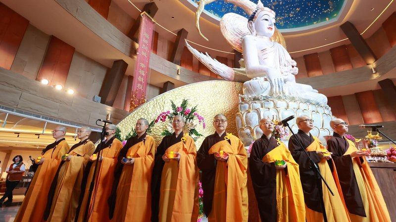 靈鷲山佛教教團為「福城」籌建10年,22日將正式開城,14日先為福城「慧門」開啟揭幕,並替重達180公噸、高達6公尺的「放光玉佛」開光。(靈鷲山佛教教團提供)中央社記者黃旭昇新北市傳真 114年6月14日