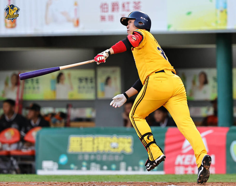 中華職棒中信兄弟隊14日與統一7-ELEVEn獅隊交手,兄弟9局靠著詹子賢(圖)3分砲扳平比數,搭配延長賽11局黃韋盛敲出超前安,終場成功以8比6搶勝。(中信兄弟提供)中央社記者謝靜雯傳真 114年6月14日