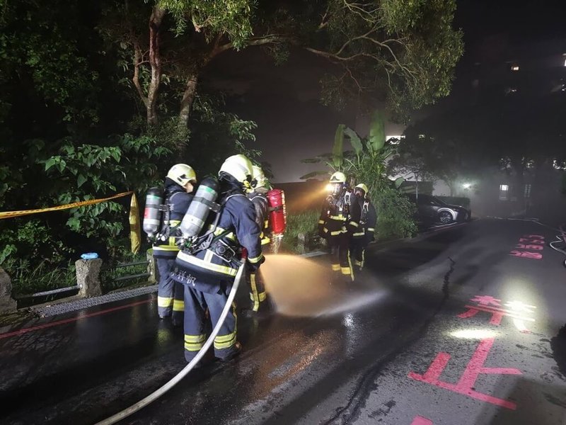 苗栗縣頭份市為恭醫院東興院區14日晚間發生火警,緊急疏散289名病患與醫護工作人員。(苗栗縣政府消防局提供)中央社記者魯鋼駿傳真 114年6月15日