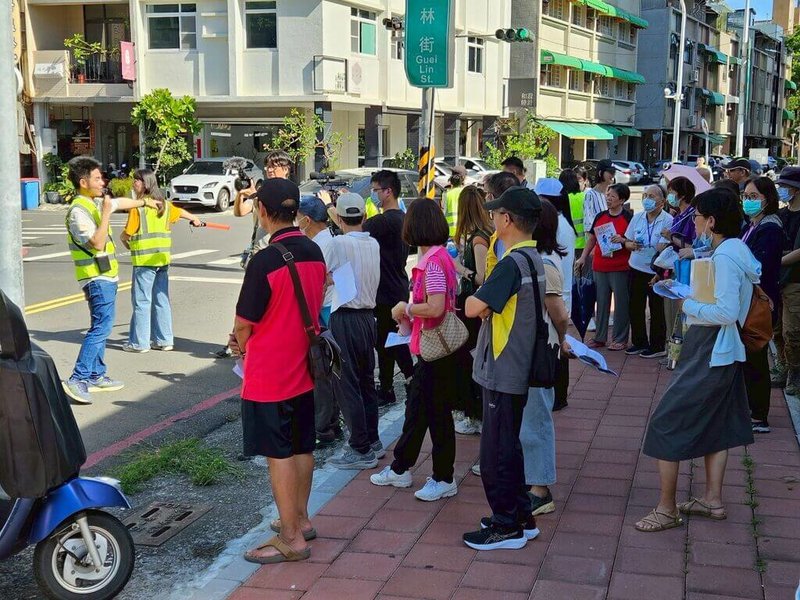 高雄市交通局14日在前鎮區復國里、忠孝里舉辦「行人友善區街道設計工作坊」活動,聚焦桂林街的改善規畫。(高雄市交通局提供)中央社記者蔡孟妤傳真 114年6月15日
