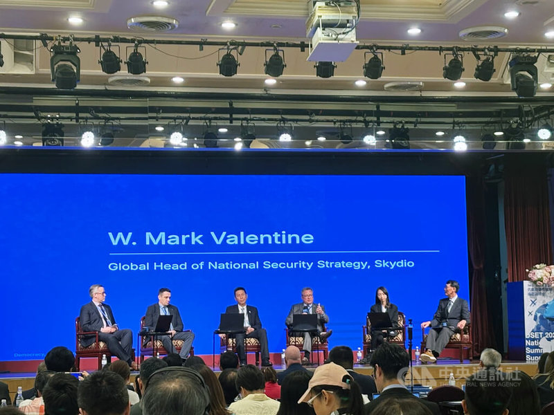 科技、民主與社會研究中心14日舉辦供應鏈韌性戰略國際高峰會,邀請國內外專家學者與會,探討無人機供應鏈的合作戰略等議題。中央社記者吳書緯攝 114年6月15日