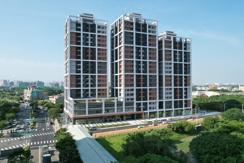 桃園市住宅及都市更新中心以「中路三號社宅」參加「2025 FIABCI全球卓越建設獎」,榮獲「合宜住宅類」最高榮譽金獎。(桃園市住宅及都市更新中心提供)中央社記者吳睿騏桃園傳真 114年6月15日