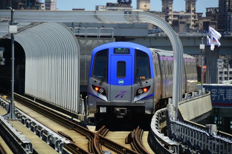 桃園大眾捷運公司行控中心15日下午發現,A8長庚醫院站轉轍器無定位訊號,隨即依照標準作業程序(SOP)將軌道斷電,安排人員進入軌道區進行故障排除作業後恢復正常營運。(桃園大眾捷運公司提供)中央社記者吳睿騏桃園傳真 114年6月15日