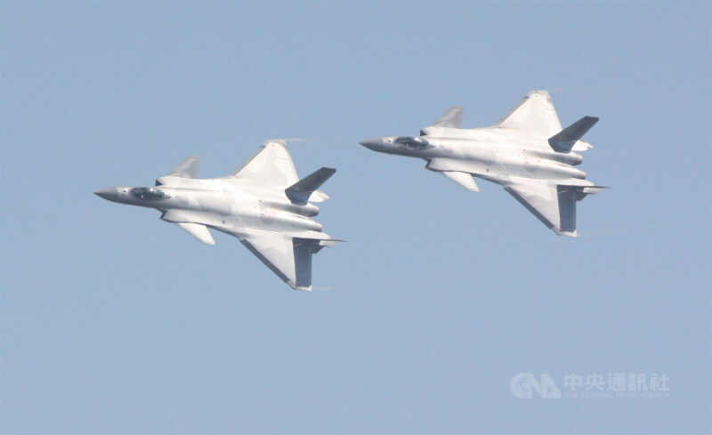 圖為2018年珠海航展飛行表演的共軍殲-20(J-20)匿蹤戰機。(中央社檔案照片)