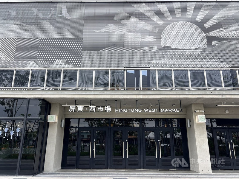 屏東西市場營運以來,因人潮銳減等檢討聲浪不斷,國民黨屏東縣議員陳揚16日在議會總質詢時提議可轉型夜市,帶回人潮與熱度。中央社記者李卉婷攝 114年6月16日