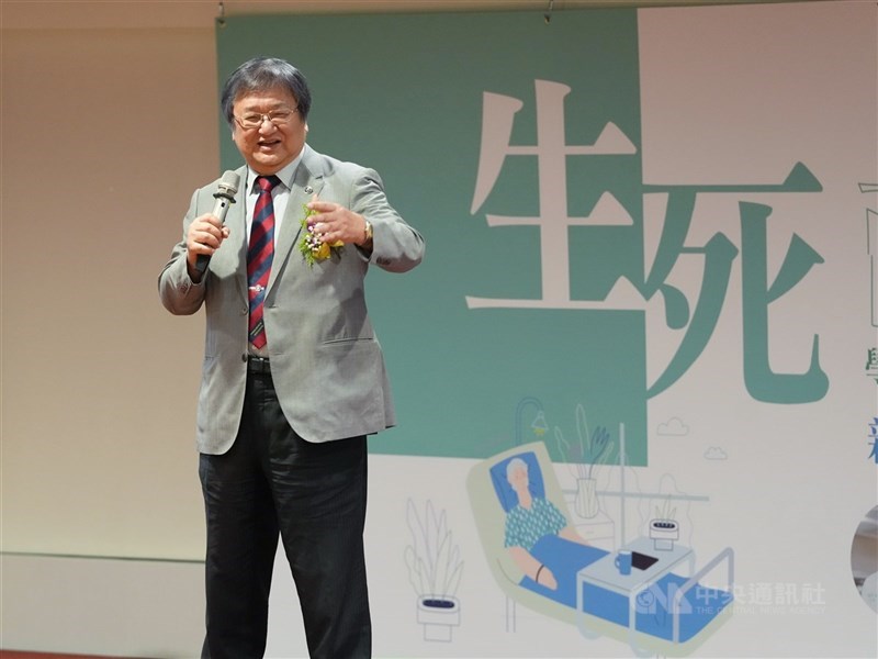 病人自主權利法上路多年，但預立醫療的簽署率不到1%，醫療機構不斷反應自費是預立醫療意願最大門檻，衛福部長邱泰源（圖）允將持續精進費用補助機制。中央社記者徐肇昌攝 114年6月15日