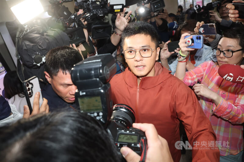 罷免吳沛憶領銜人李孝亮(前中)。(中央社檔案照片)