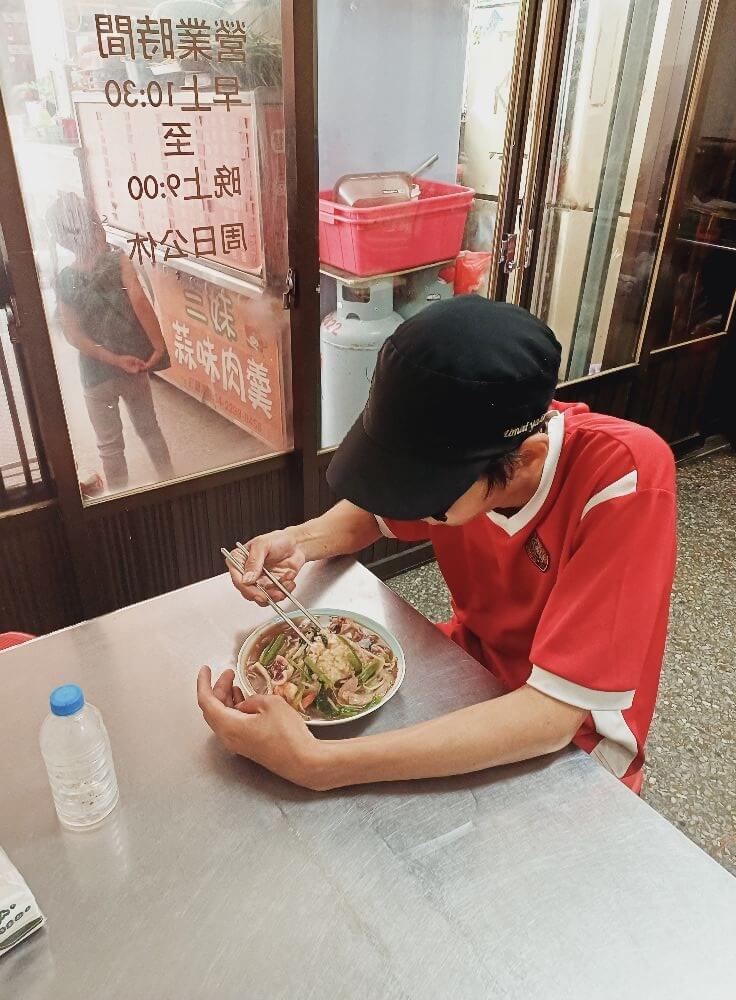 台中21歲青年因父親未辦理戶籍而沒有身分證且從未就學,市政府表示將優先協助青年辦理戶口登記。(圖取自蘇乙青臉書粉絲專頁facebook.com)
