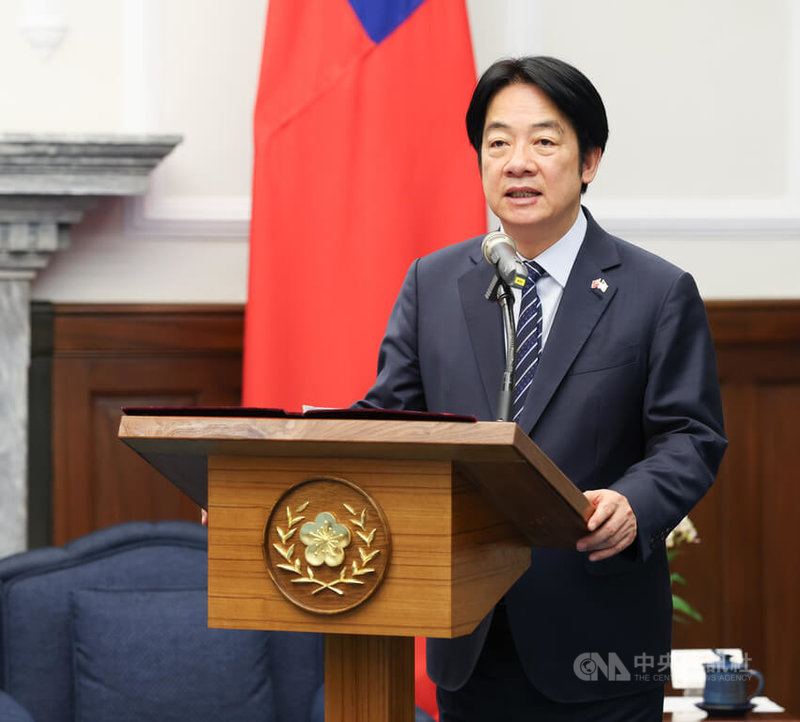 總統賴清德(圖)16日在總統府接見美國聯邦眾議院「國會台灣連線」共同主席貝拉(Ami Bera)所率領的訪問團,致詞時代表台灣人民表達最誠摯歡迎。中央社記者謝佳璋攝 114年6月16日