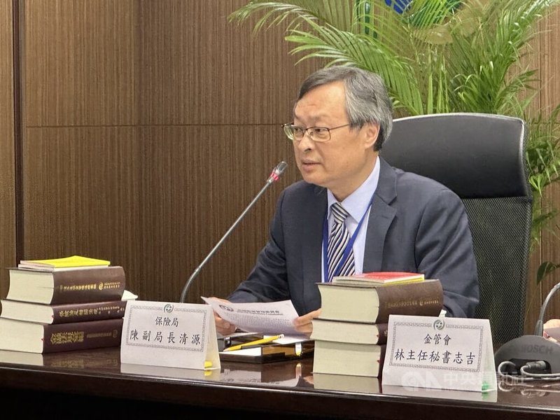 金管會17日舉行例行記者會,金管會保險局副局長陳清源(圖)表示,民眾如果住宅1樓一開始投保住宅火災保險,但後來改為營業用,像是對外經營餐廳等,建議民眾應改投保商業火險,避免理賠爭議。中央社記者蘇思云攝 114年6月17日