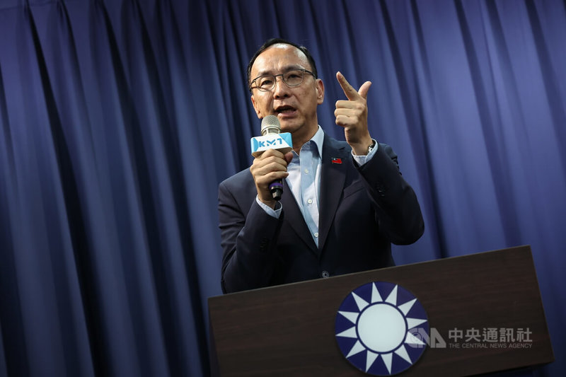 總統賴清德邀請在野黨主席18日進行國安簡報,國民黨已回覆府方不參加,黨主席朱立倫(圖)17日在記者會指出,期望能以建立朝野對話平台為最重要的目標,會請黨秘書長黃健庭持續溝通。中央社記者翁睿坤攝 114年6月17日