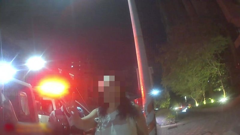 高雄鼓山區一間日式飯糰店因租賃糾紛引發關注,16日再度發生糾紛,經警方初步了解為59歲邵姓房東與62歲張姓房客因租金等租賃問題發生爭執。(鼓山分局提供)中央社記者張已亷傳真 114年6月17日