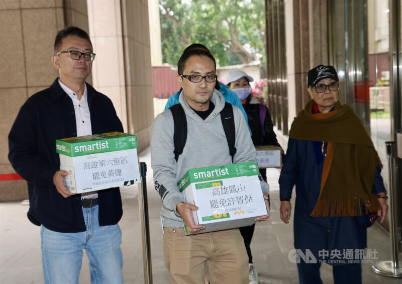高雄雙罷劫總站負責人徐尚賢(前中)。(中央社檔案照片)