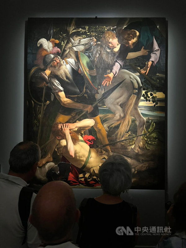 「卡拉瓦喬2025年」特展此刻正在羅馬展出至7月6日,吸引大批藝術愛好者朝聖。中央社記者黃雅詩羅馬攝 114年6月17日