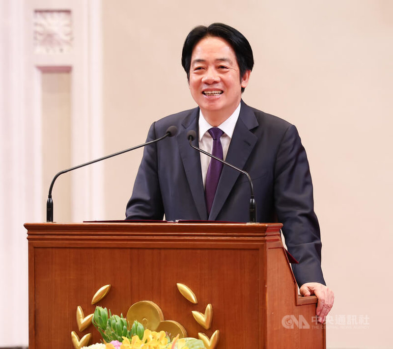 總統賴清德(圖)17日在總統府接見青年海外志工服務隊代表,賴總統表示,青年海外志工服務隊是台灣服務社會、連結世界的交流計畫,他對大家充滿信心,祝福各位行程順利滿載而歸。中央社記者謝佳璋攝 114年6月17日
