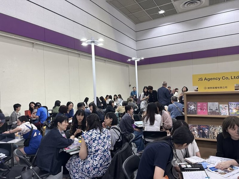 韓國首爾國際書展18日登場,台灣館的業者洽談區甫開幕就已幾乎坐滿。中央社記者廖禹揚首爾攝 114年6月18日