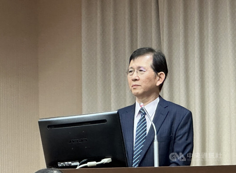 數發部長黃彥男(圖)18日立法院答詢時表示,打造主權AI的關鍵在資料,台灣主權AI語料庫也是未來AI基本法中的重要資料治理面向。數發部指出,預計2到3個月可先把第一階段的語言資料釋出。中央社記者蘇思云攝 114年6月18日