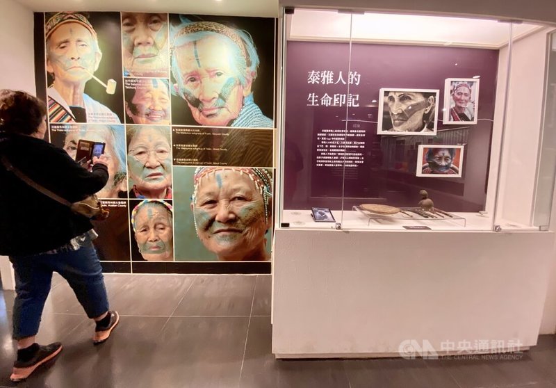 新北原住民族行政局長林瑋茜Siku Yaway於18日在市政會議中專題報告提到,烏來泰雅民族博物館2025年適逢成立20週年,持續透過編織DIY體驗、樂舞展演、影像展,深耕族群對話與文化理解。中央社記者黃旭昇新北市攝 114年6月18日