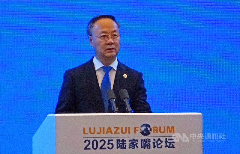 2025陸家嘴論壇18日開幕,中國國家金融監督管理總局長李雲澤出席發表主旨演說。他強調,唯有開放合作才能帶來全球經濟金融共同發展、持續繁榮。中央社記者李雅雯上海攝 114年6月18日