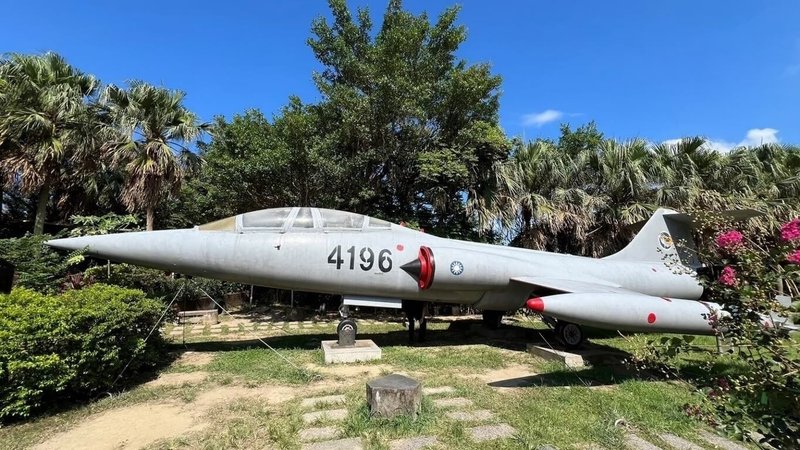 桃園市政府將原黑貓中隊機棚等古蹟空間修復活化為「桃園航空城博物館」,預計7月24日起試營運,園區將展出F-104戰鬥機(圖)。(桃園市政府提供)中央社記者葉臻傳真 114年6月18日